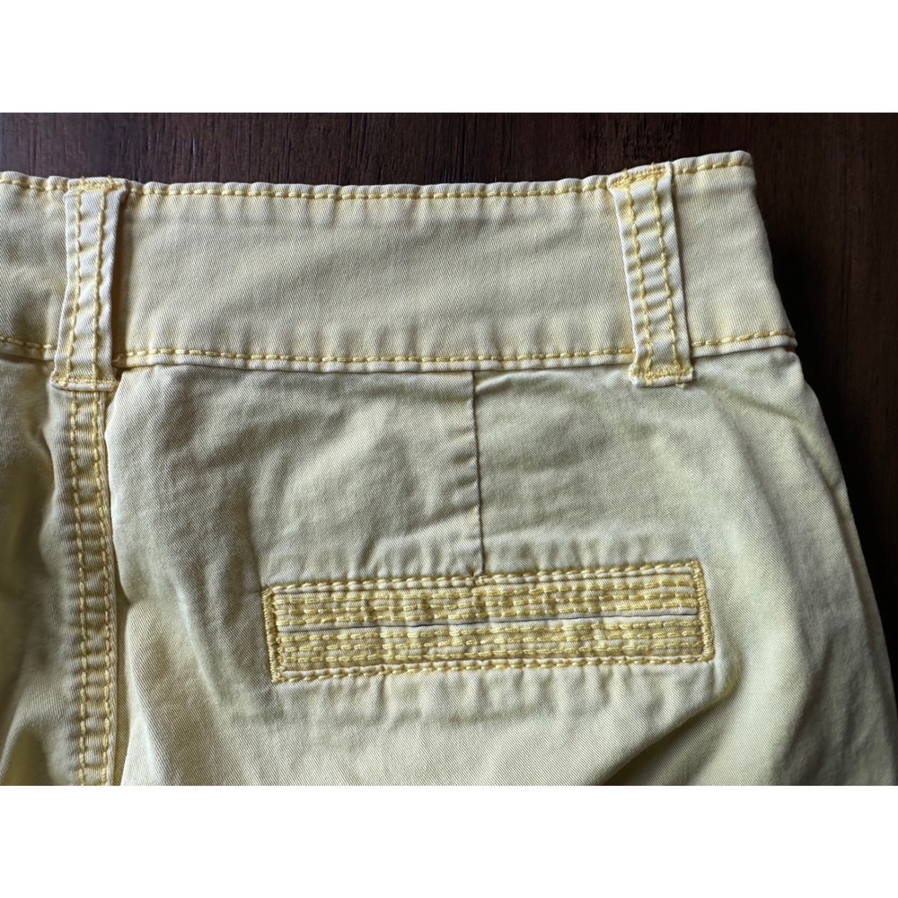 Maurice's Chino Shorts Womens 10 Yellow Stretch Cotton 4 Inch Inseam Casual - Picture 4 of 4